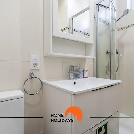 #164 Saradel 42 By Holidays Apartamento *