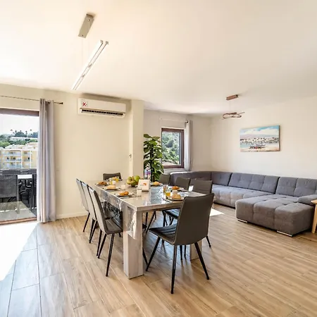 #164 Saradel 42 By Holidays Apartment *